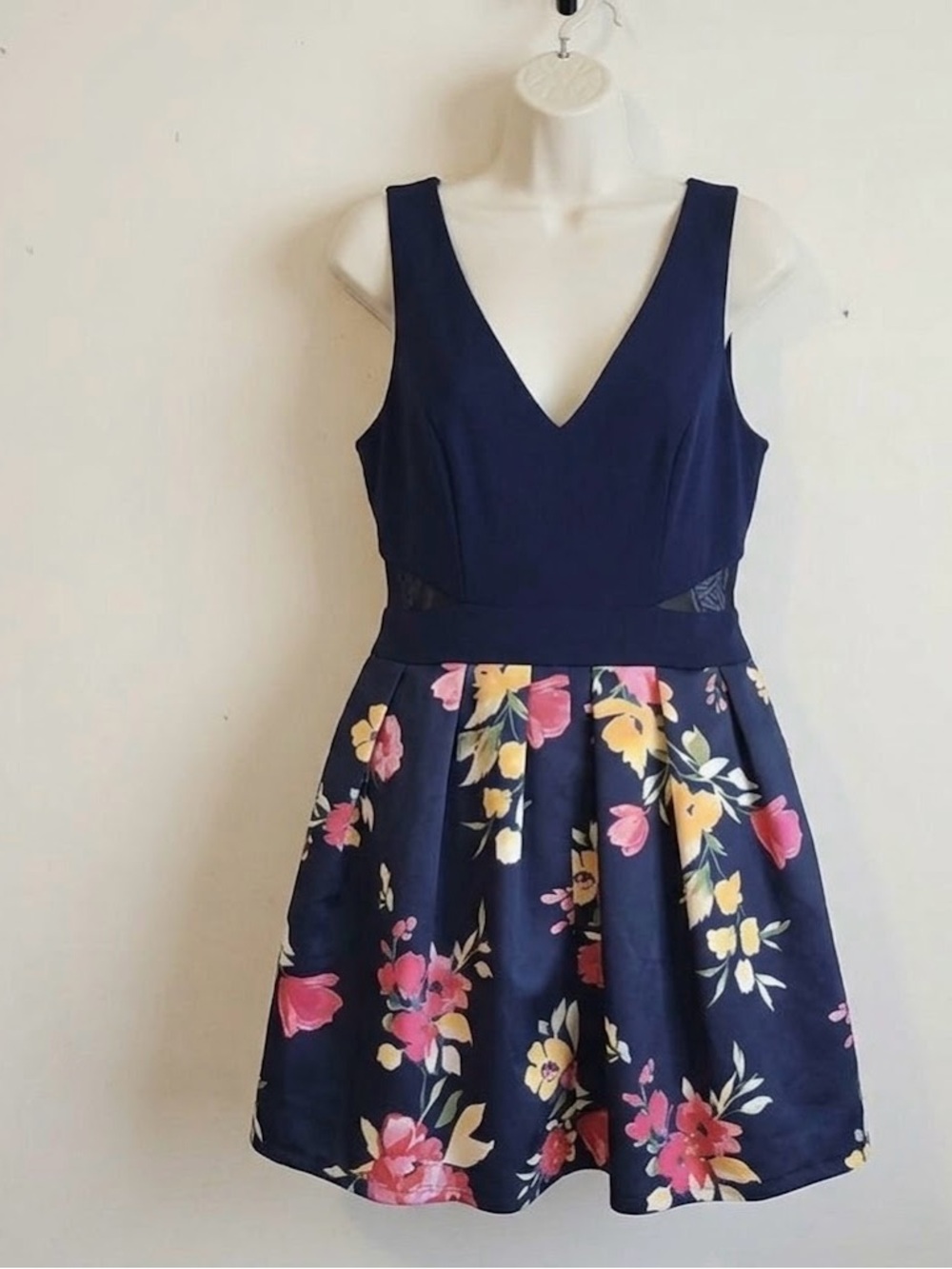 💙 Floral Sleeveless Cocktail Dress Size 12 💙 Preloved 💙 - Picture 2 of 4